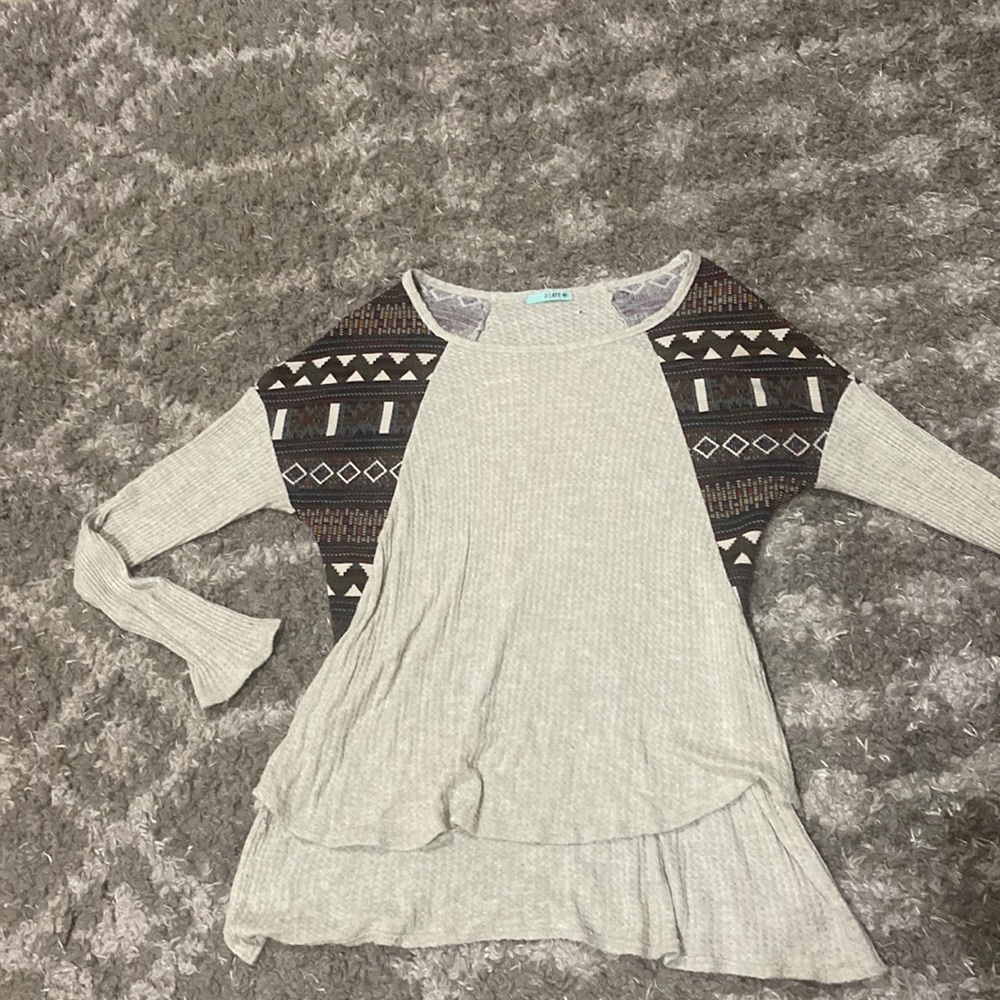 Long sleeve with Aztec detail